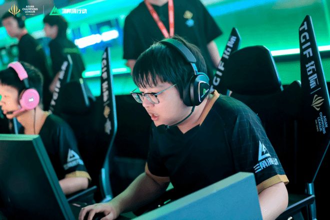 拟世界中进 拟世界中进